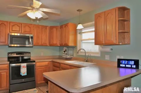 730 N 12th Ave, Canton, IL 61520 photo 10