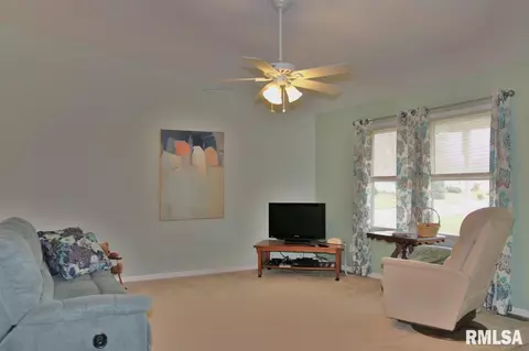 730 N 12th Ave, Canton, IL 61520 photo 4