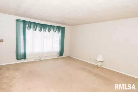 2004 Lighter St, Pekin, IL 61554 photo 15