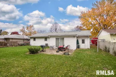 2004 Lighter St, Pekin, IL 61554 photo 2