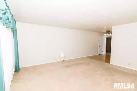 2004 Lighter St, Pekin, IL 61554 photo 16