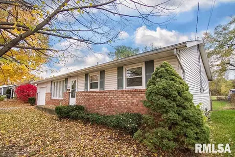 2004 Lighter St, Pekin, IL 61554 photo 1