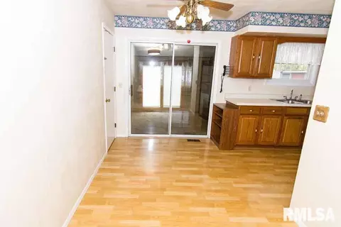 2004 Lighter St, Pekin, IL 61554 photo 12