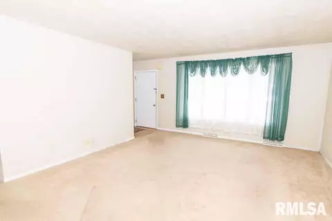 2004 Lighter St, Pekin, IL 61554 photo 4