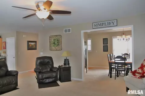 1525 W Meadowview Dr, Dunlap, IL 61525 photo 9