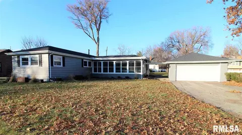 609 E Harrison St, Morton, IL 61550 photo 1