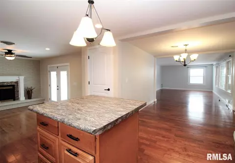 609 E Harrison St, Morton, IL 61550 photo 7
