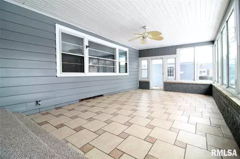 609 E Harrison St, Morton, IL 61550 photo 3