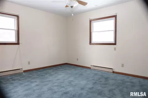 811 S Walnut St, Delavan, IL 61734 photo 18