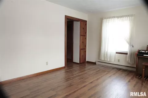 811 S Walnut St, Delavan, IL 61734 photo 9