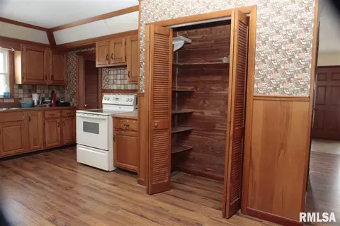 811 S Walnut St, Delavan, IL 61734 photo 13