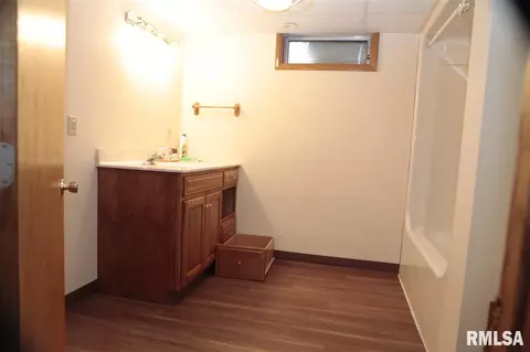 811 S Walnut St, Delavan, IL 61734 photo 32