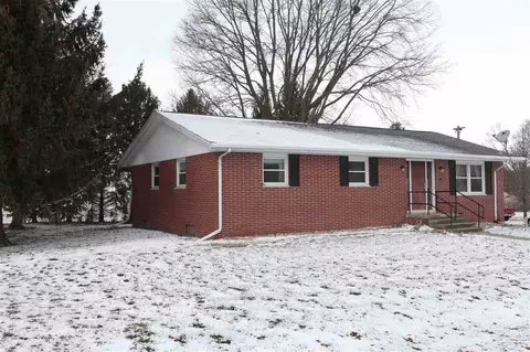 811 S Walnut St, Delavan, IL 61734 photo 1