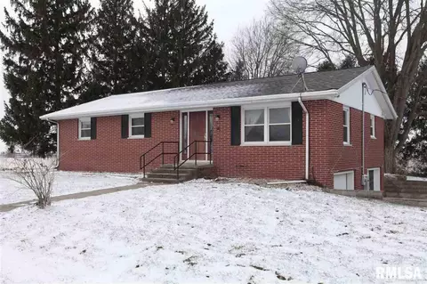 811 S Walnut St, Delavan, IL 61734 photo 2