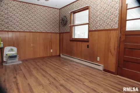 811 S Walnut St, Delavan, IL 61734 photo 14