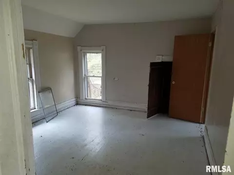 406 E Thrush Ave, Peoria, IL 61603 photo 11