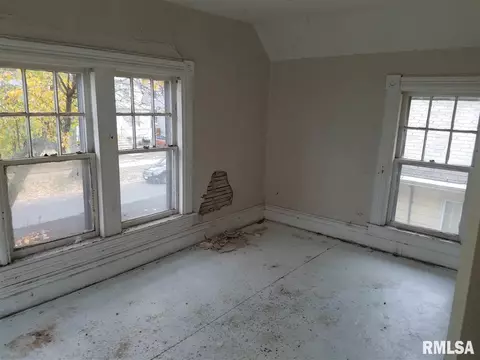 406 E Thrush Ave, Peoria, IL 61603 photo 10