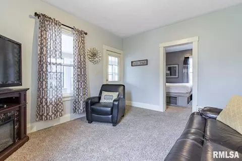 307 Monroe, Henry, IL 61537 photo 8