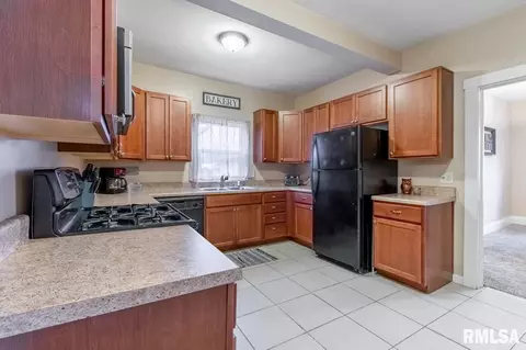 307 Monroe, Henry, IL 61537 photo 11