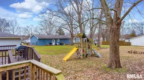 307 Monroe, Henry, IL 61537 photo 3