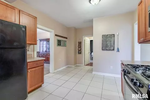 307 Monroe, Henry, IL 61537 photo 13
