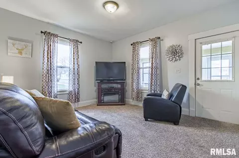307 Monroe, Henry, IL 61537 photo 5