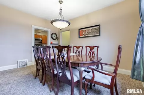 307 Monroe, Henry, IL 61537 photo 9