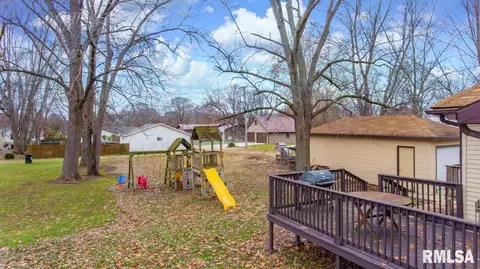 307 Monroe, Henry, IL 61537 photo 2