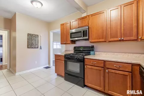 307 Monroe, Henry, IL 61537 photo 14