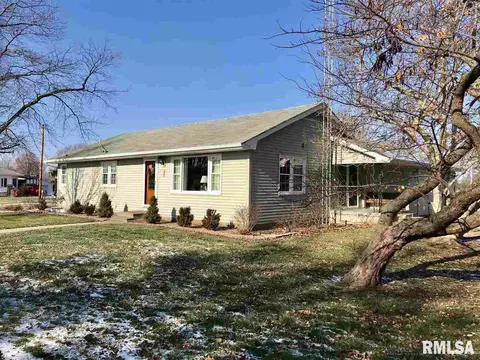 380 E Broadway St, Ipava, IL 61441 photo 2