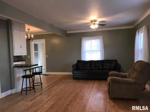 109 W Crow, Eureka, IL 61530 photo 6