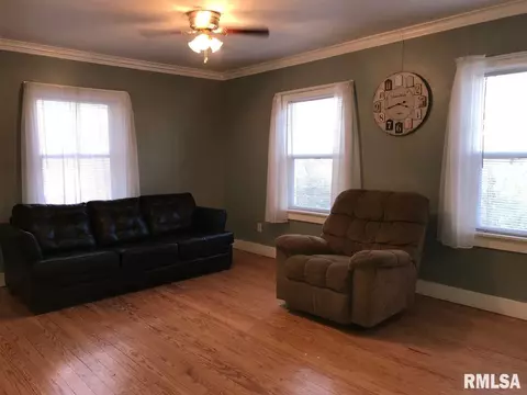 109 W Crow, Eureka, IL 61530 photo 7