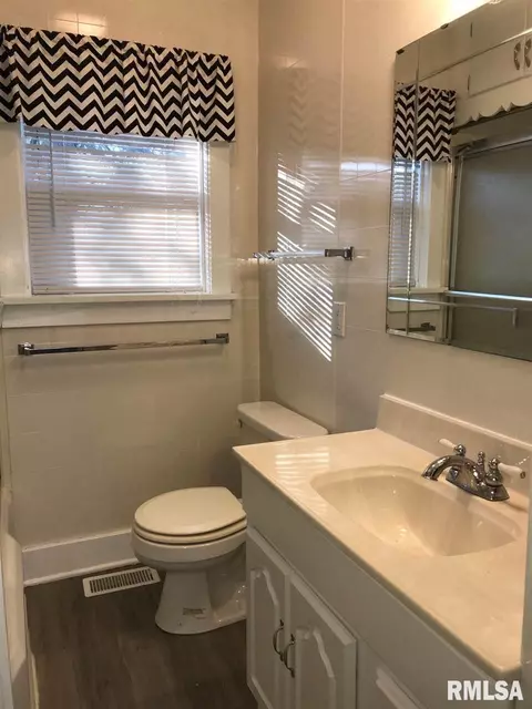 109 W Crow, Eureka, IL 61530 photo 9