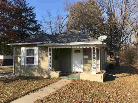 109 W Crow, Eureka, IL 61530 photo 2