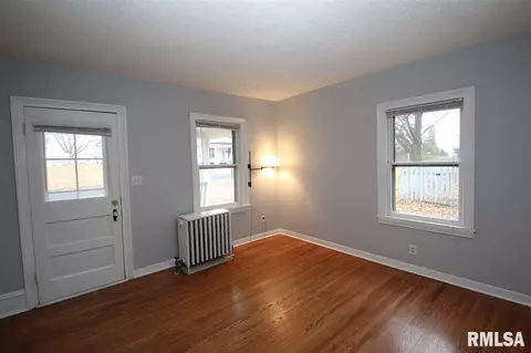 206 S Myers St, Eureka, IL 61530 photo 6