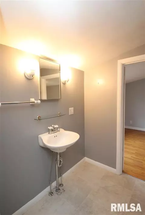 206 S Myers St, Eureka, IL 61530 photo 21
