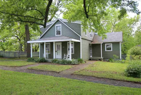 206 S Myers St, Eureka, IL 61530 photo 2