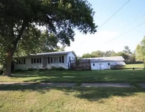 201 E Front, Roanoke, IL 61561 photo 1