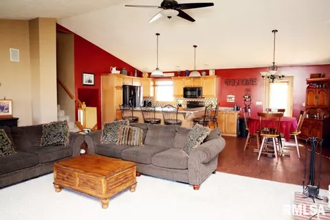 908 W Dennis Dr, Eureka, IL 61530 photo 9