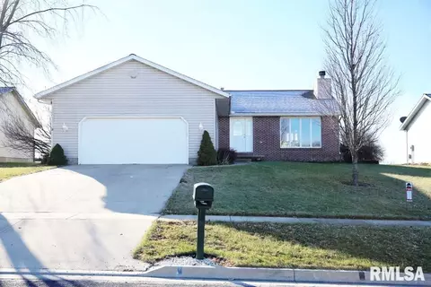 908 W Dennis Dr, Eureka, IL 61530 photo 1