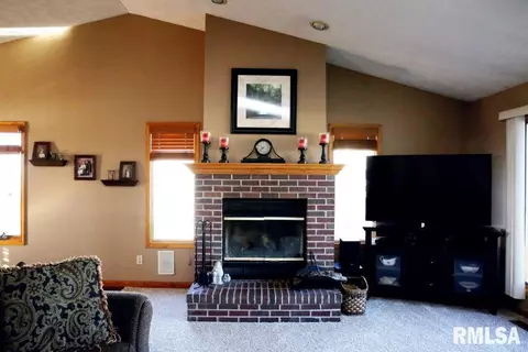 908 W Dennis Dr, Eureka, IL 61530 photo 10