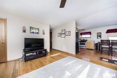 1020 E Grant St, Macomb, IL 61455 photo 9