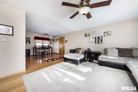1020 E Grant St, Macomb, IL 61455 photo 3