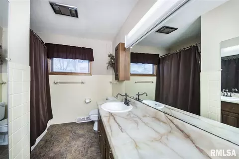 1020 E Grant St, Macomb, IL 61455 photo 13