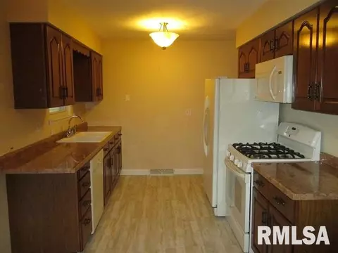 1924 E Princeton St, Peoria, IL 61614 photo 5
