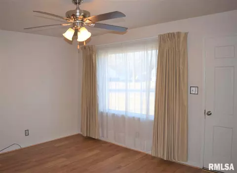 4112 N University St, Peoria, IL 61614 photo 2