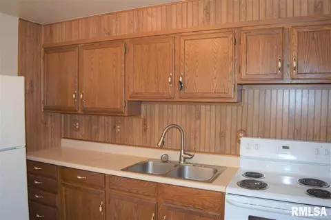 4112 N University St, Peoria, IL 61614 photo 5