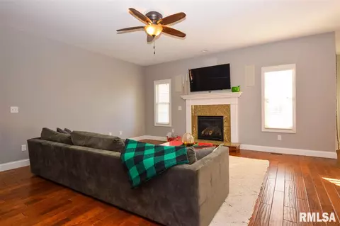 1404 Willow Dr, Washington, IL 61571 photo 3