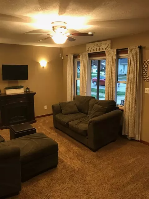 314 S Dudley St, Macomb, IL 61455 photo 3