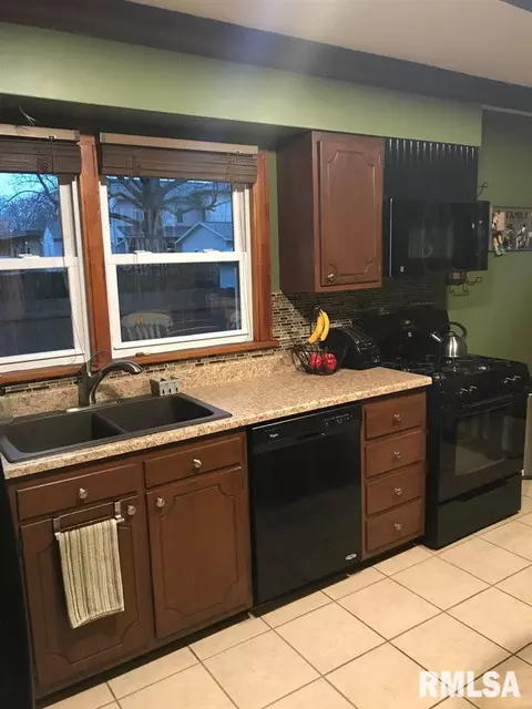 314 S Dudley St, Macomb, IL 61455 photo 11